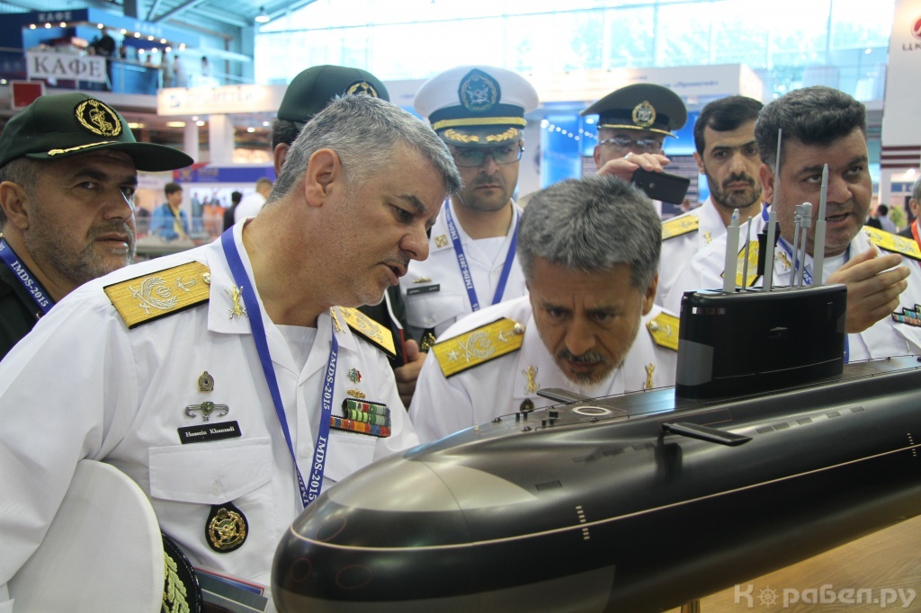 Индийская делегация на стенде ОСК / Фото: Корабел.ру  📷
