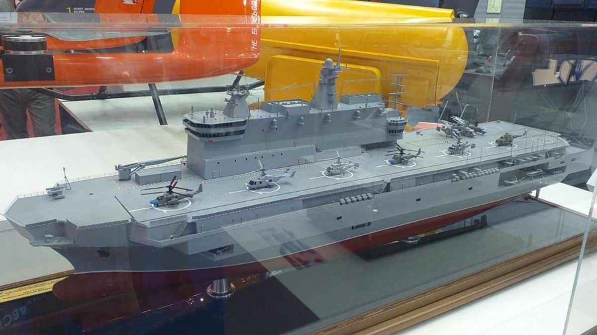 На фотографии: универсальный десантный корабль «Иван Рогов» (проект 23900) - макет. Источник фото: https://ru.wikipedia.org/wiki/Универсальные_десантные_корабли_проекта_23900