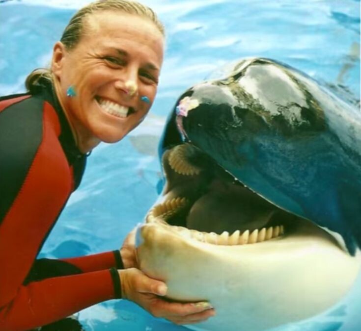 Касатка Тиликум и дрессировщица  Дон Браншо