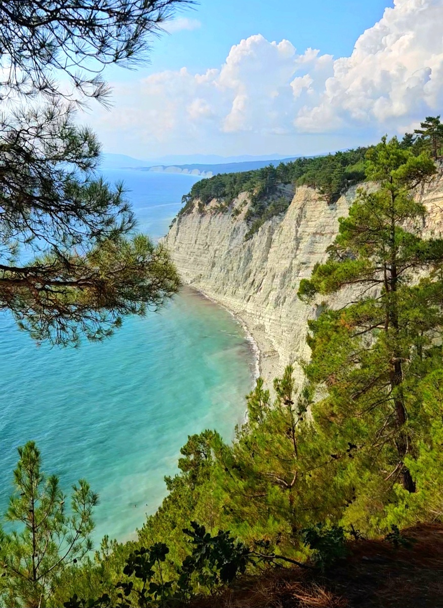 Вид на Голубую бездну со смотровой площадка