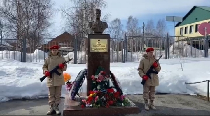    Парту Героя Советского Союза открыли в одной из школ Югры