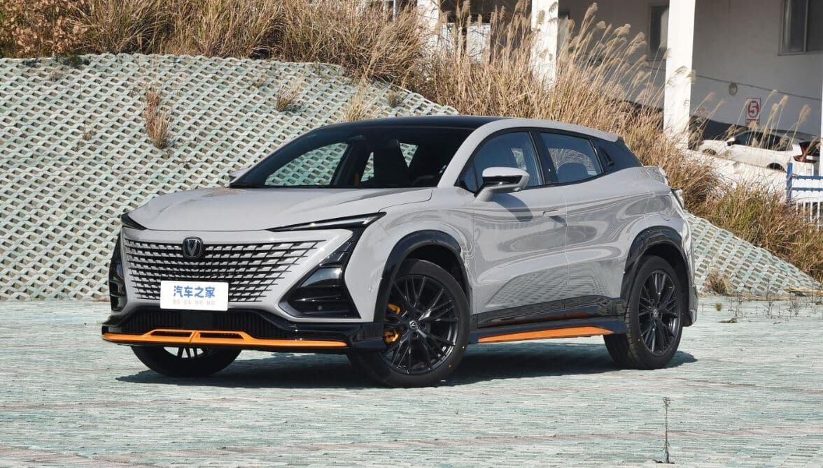 Changan UNI-T — это смелый шаг в будущее автомобильной индустрии. Сочетая футуристический дизайн, современные технологии и доступную цену, этот кроссовер привлекает внимание как молодежи, так и семейных водителей.