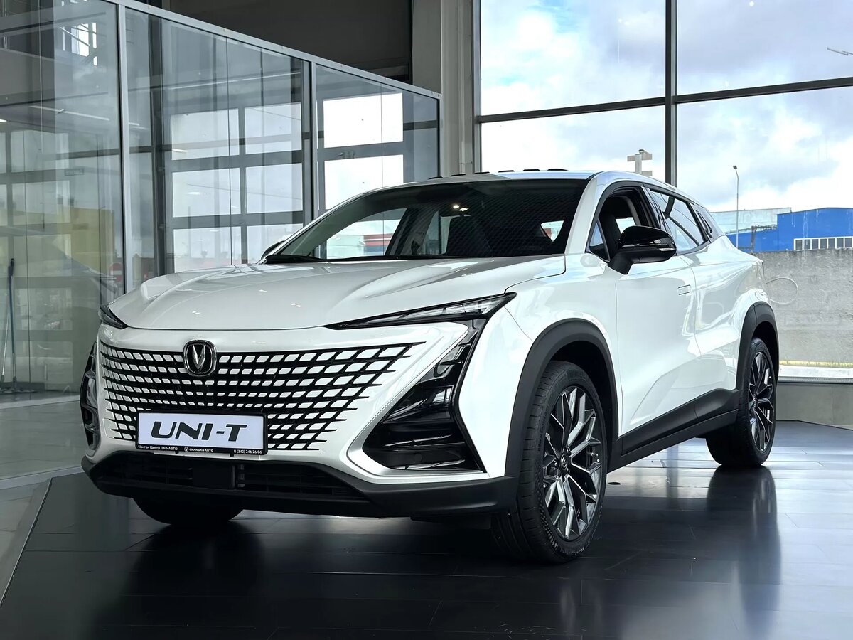 Changan UNI-T — это смелый шаг в будущее автомобильной индустрии. Сочетая футуристический дизайн, современные технологии и доступную цену, этот кроссовер привлекает внимание как молодежи, так и семейных водителей.
