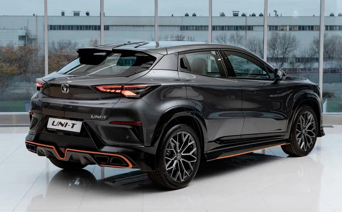 Changan UNI-T — это смелый шаг в будущее автомобильной индустрии. Сочетая футуристический дизайн, современные технологии и доступную цену, этот кроссовер привлекает внимание как молодежи, так и семейных водителей.