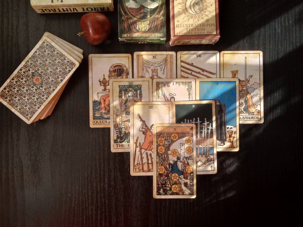 Ответ смотрим на колоде Винтажное таро