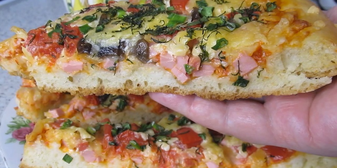 Приготовлю мою любимую пиццу.Есть варианты её, которые не просто удивили...шокировали.