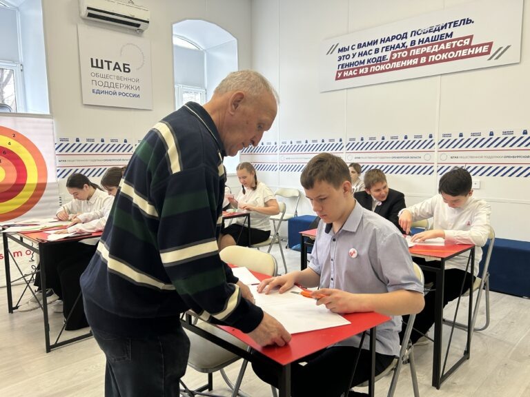    Ракетоплан в честь первого полета человека в космос. В Оренбурге прошел мастер-класс для школьников Марина Шарт