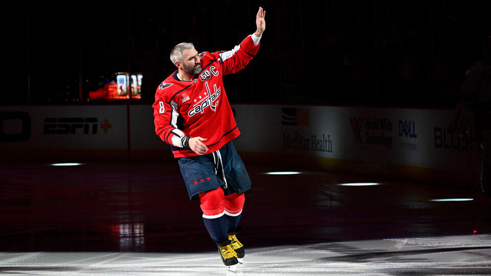     За новым рекордом в 900 шайб: Овечкин впервые вышел на лед после своего триумфа Nick Wass/AP/TASS