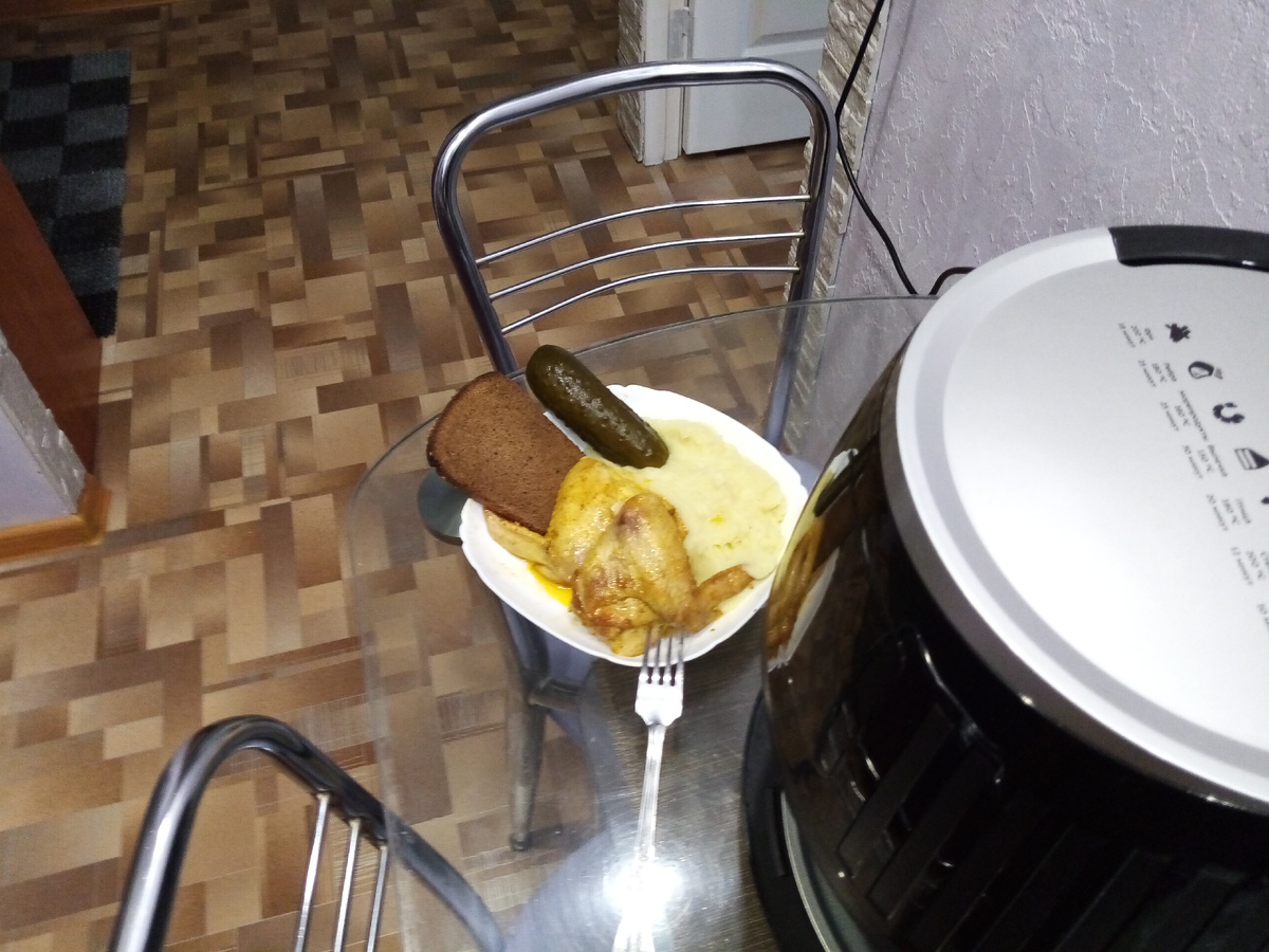 Стоимость аэрогриля 8500рублей. Множество функций. Купив чудо гриль, будете радовать своих близких каждый день! Вам бльше не нужно выезжать за город, что бы приготовить вкуснейший стэйк!