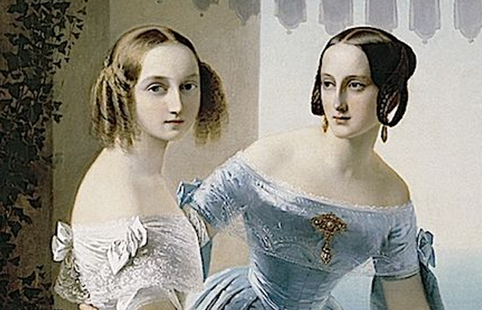 Мария с сестрой Ольгой.