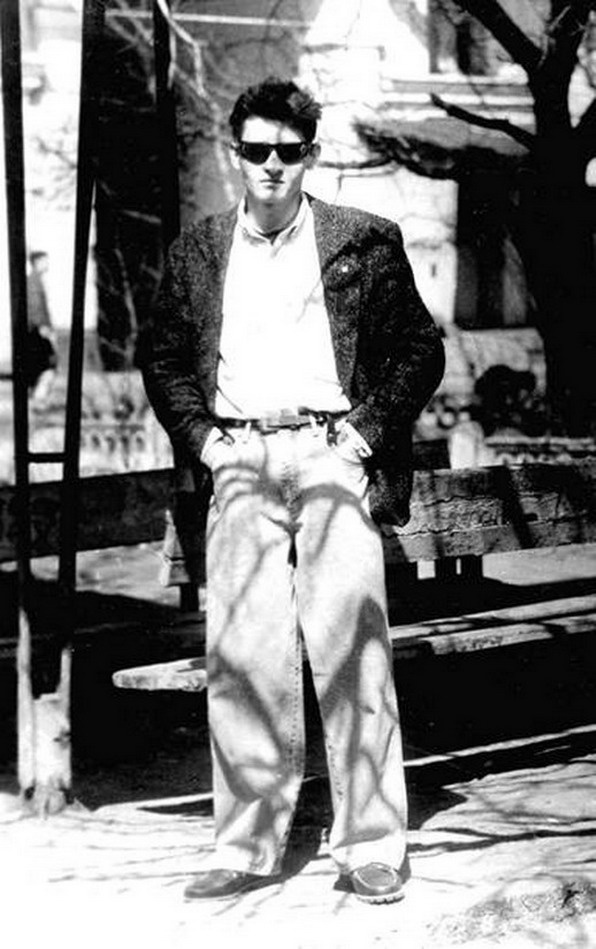 Олег, который убедил шефа писать ГрОб и Каретного, несмотря на запрет и отвратительные исходники.