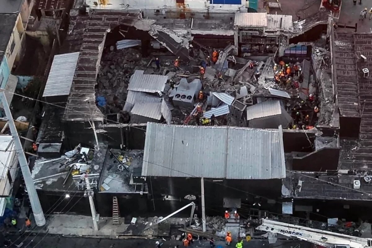    Извлечь живыми из-под обломком удалось 189 человек, сейчас врачи оказывают им помощь.