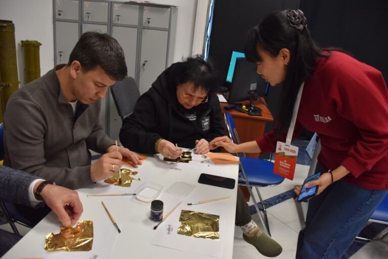    Представители Общественной палаты провели курсы для педагогов Сахалина Марина Шарт