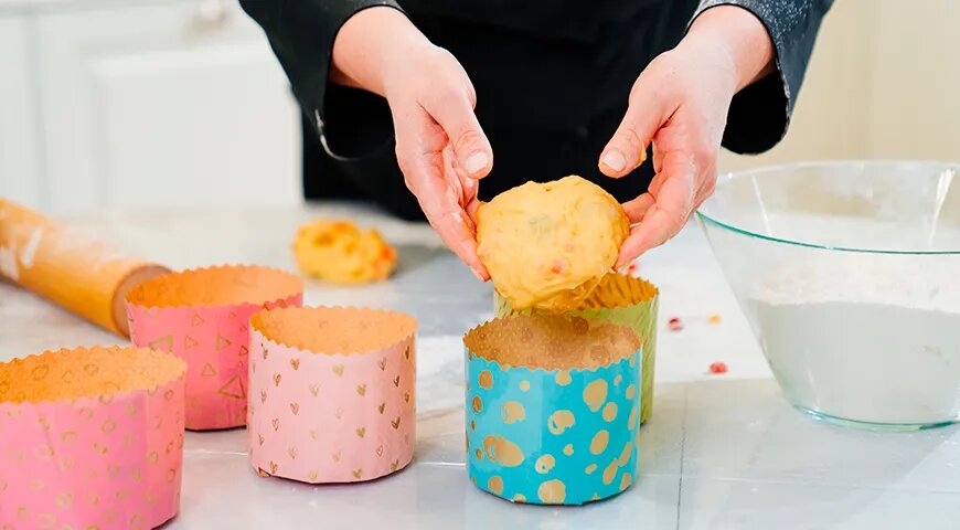   В Чистый четверг принято готовить куличи. Считается, что, если кулич получился румяный, год будет счастливым (Shutterstock/FOTODOM)