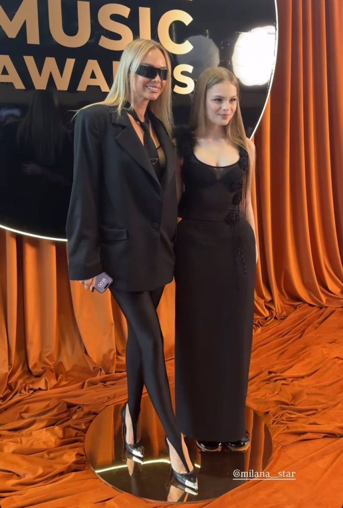    Милана Стар с мамой Медиа Триада