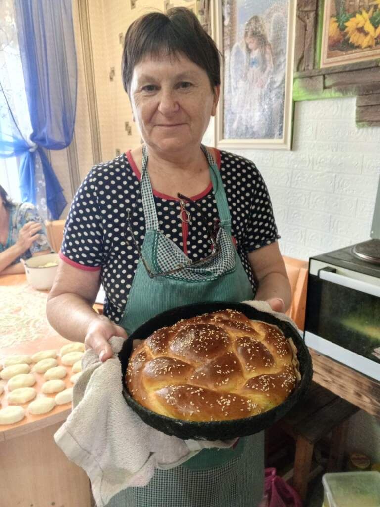     Праздничное угощение   
от Татьяны Константиновны Клименко. Редакция газеты "Наш край"