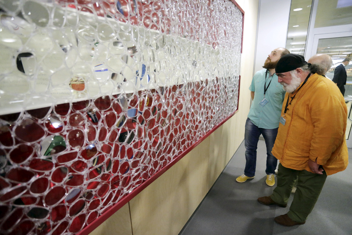 Работа художника Дэвида Датуны "Латвийский флаг" © Office of the President of the Republic of Latvia