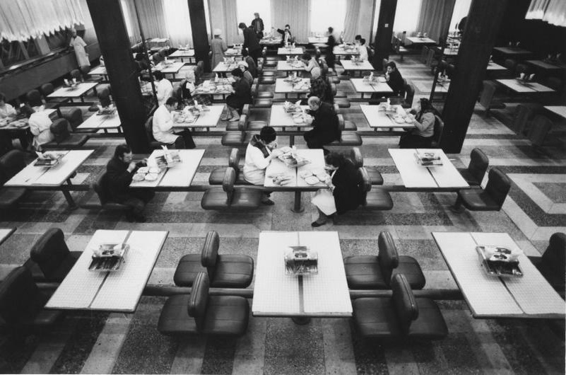 Столовая завода «ВЭФ». Интерьер. Турникеты. Всеволод Тарасевич, 1986 год, Латвийская ССР, г. Рига, МАММ/МДФ.