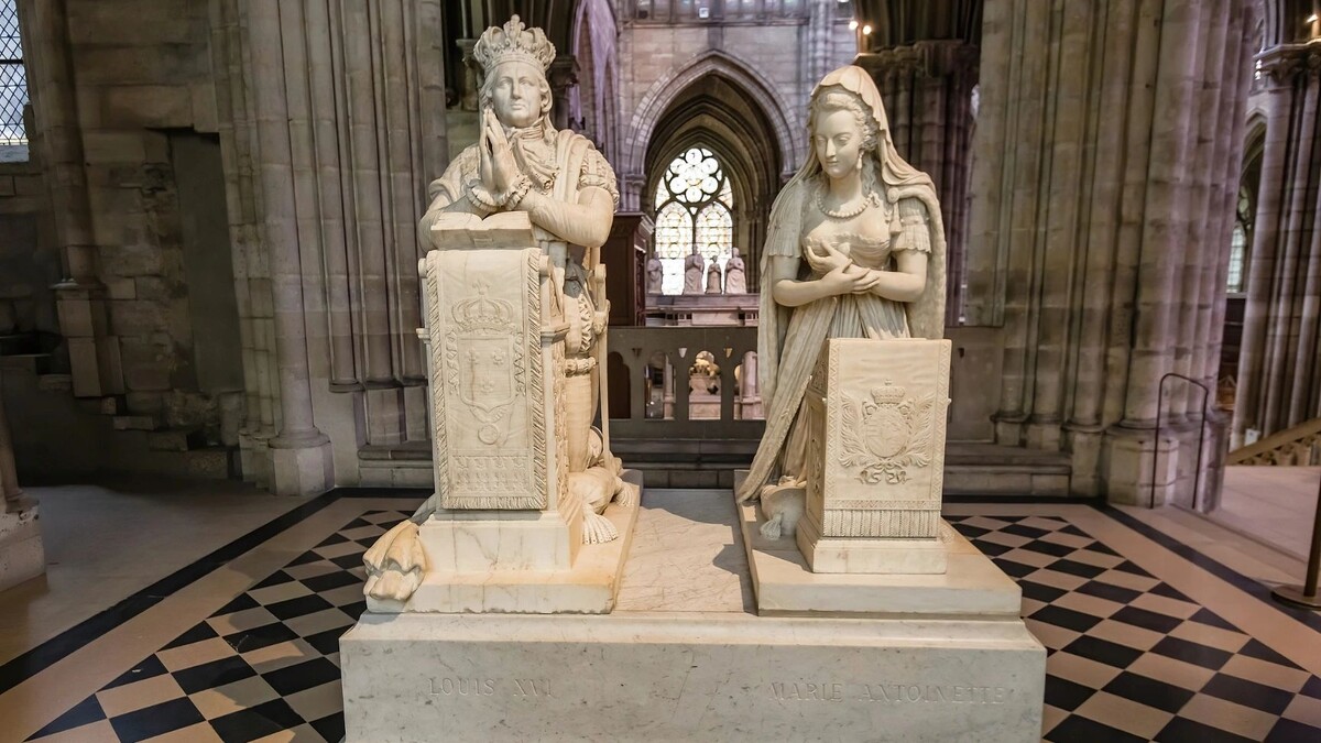    Гробница Людовика XVI и Марии Антуанетты в базилике собора Сен-Дени. Фото: VD Image Lab /Shutterstock/Fotodom