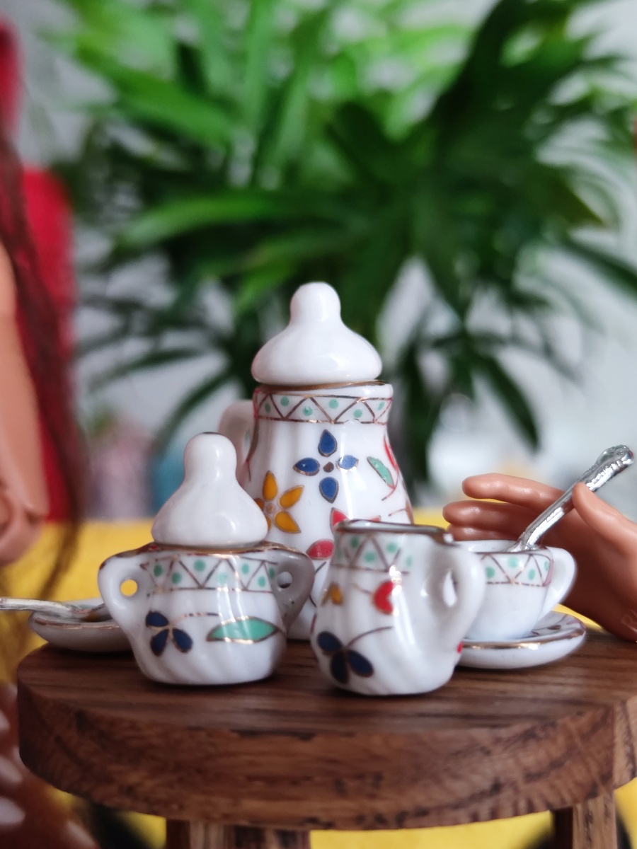 Чайны сервиз из фарфора для кукол