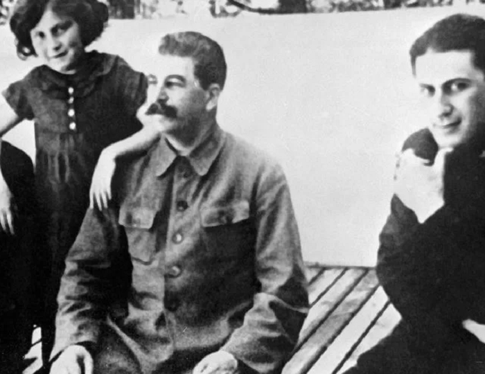 Что Сталин сказал своему сыну, который пытался застрелиться