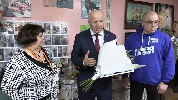 © предоставлено автором
Маргариту Губареву с 30-летним юбилеем общественной организации инвалидов "Источник надежды" пришёл поздравить Глава Мариуполя Олег Моргун.