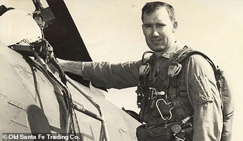 Форрест Фенн родился в 1930 году и стал летчиком ВВС, участвовавшим в войне во Вьетнаме, где его дважды сбивали, но оба раза он выжил.