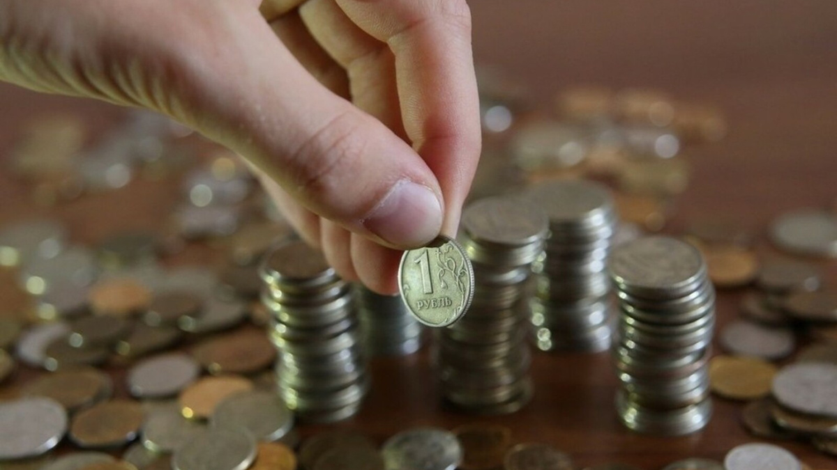 Россияне несут мелочь в банки тысячами: монетная лихорадка