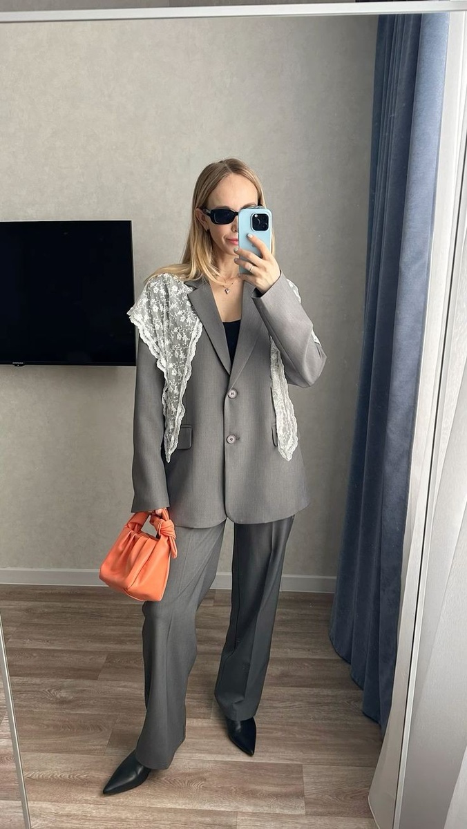 Кружевной платок в роли накидки