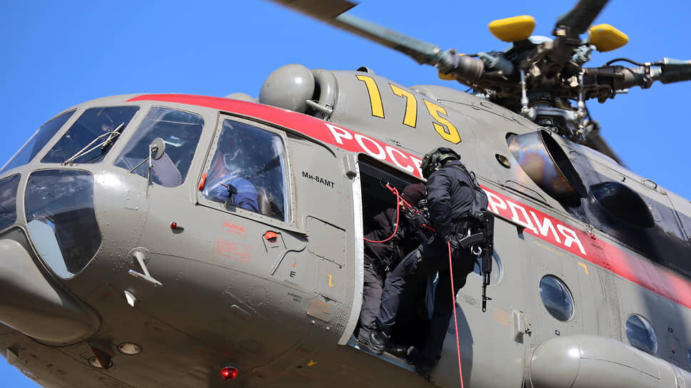 Спецназ Росгвардии в Татарстане отработал десантирование с вертолета.📷Фото: Пресс-служба Управления Росгвардии по Республике Татарстан.