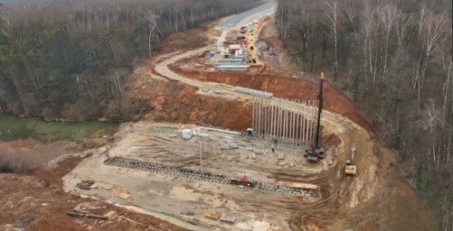 Работы по забивке свай на трассе "ЮЛА".