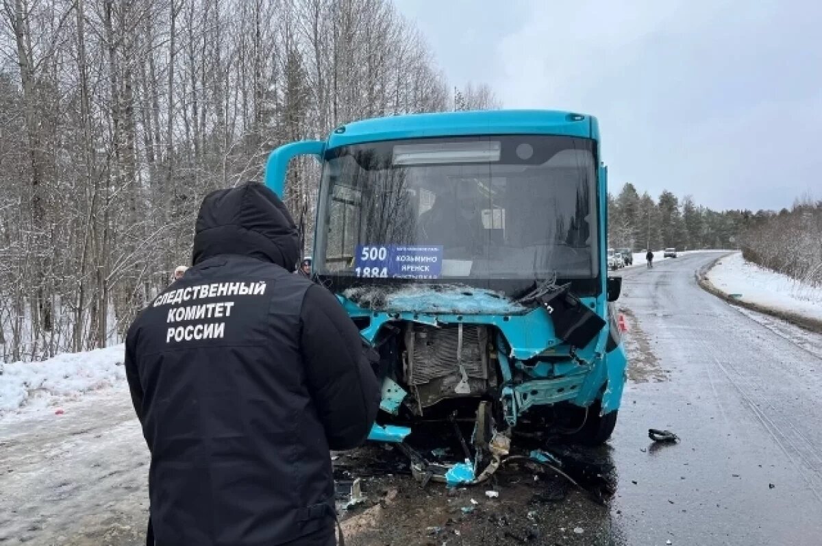    В лобовом столкновении погиб водитель легковушки.
