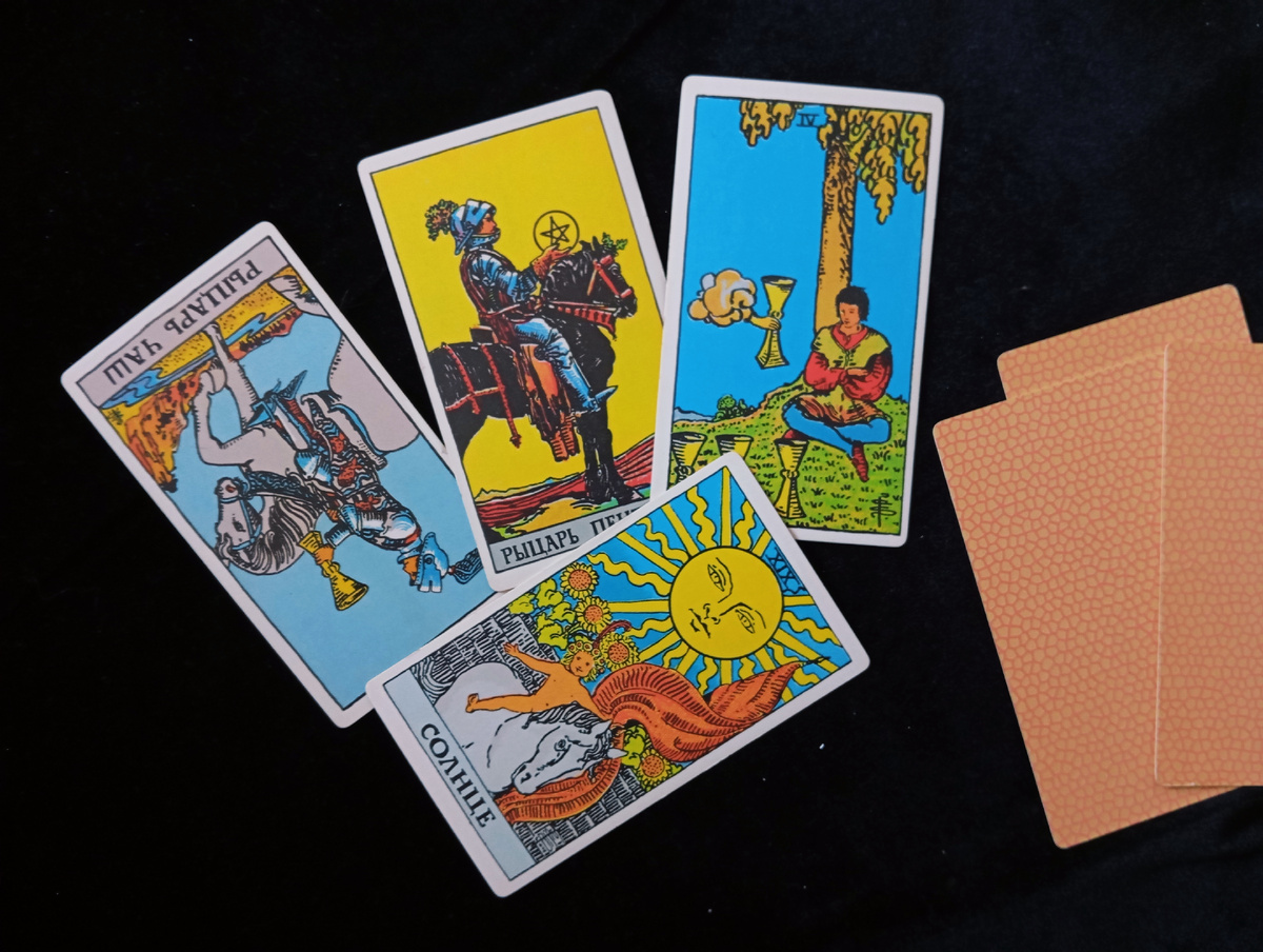 Таро для Водолеев на апрель 2025