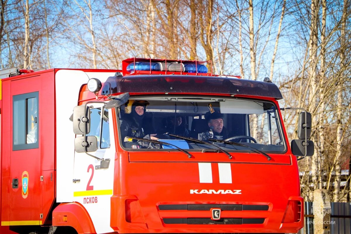    Автомобиль Lifan Smaily горел в Порхове