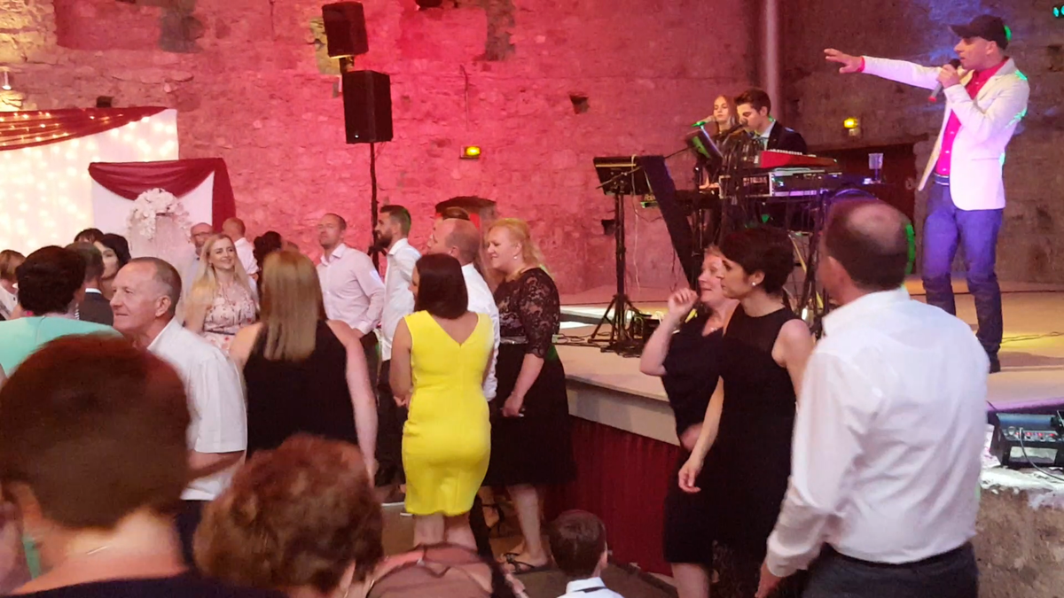 Музыкальная кавер группа из Краснодара «George Grant & Xenia» — живое выступление на свадьбах, корпоративах и праздниках. Русские и зарубежные хиты, греческий репертуар, новинки 2025. Закажите кавер группу в Краснодаре!