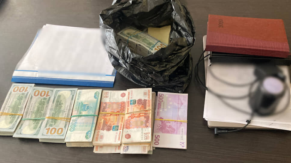 Фото с обысков по делу о хищении 14,7 млн руб. сотрудниками тамбовского «Завком-Инжиниринг» и ТГТУ.📷Фото: УФСБ по Тамбовской области