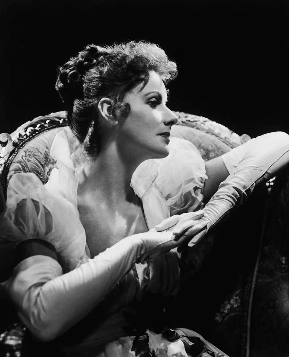 Грета Гарбо в роли Валевской