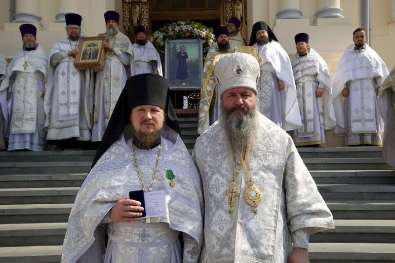    Пресс-служба Екатеринбургской епархии. Слева иеромонах Аркадий (Абатуров)