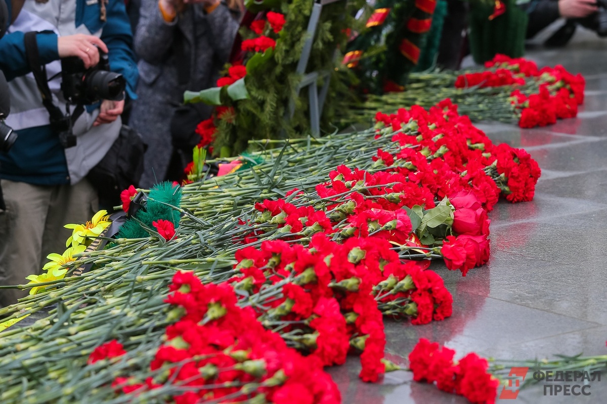 Сотрудники церкви закрыли вход на территорию из-за огромного количества людей.  Фото: ФедералПресс / Евгений Поторочин