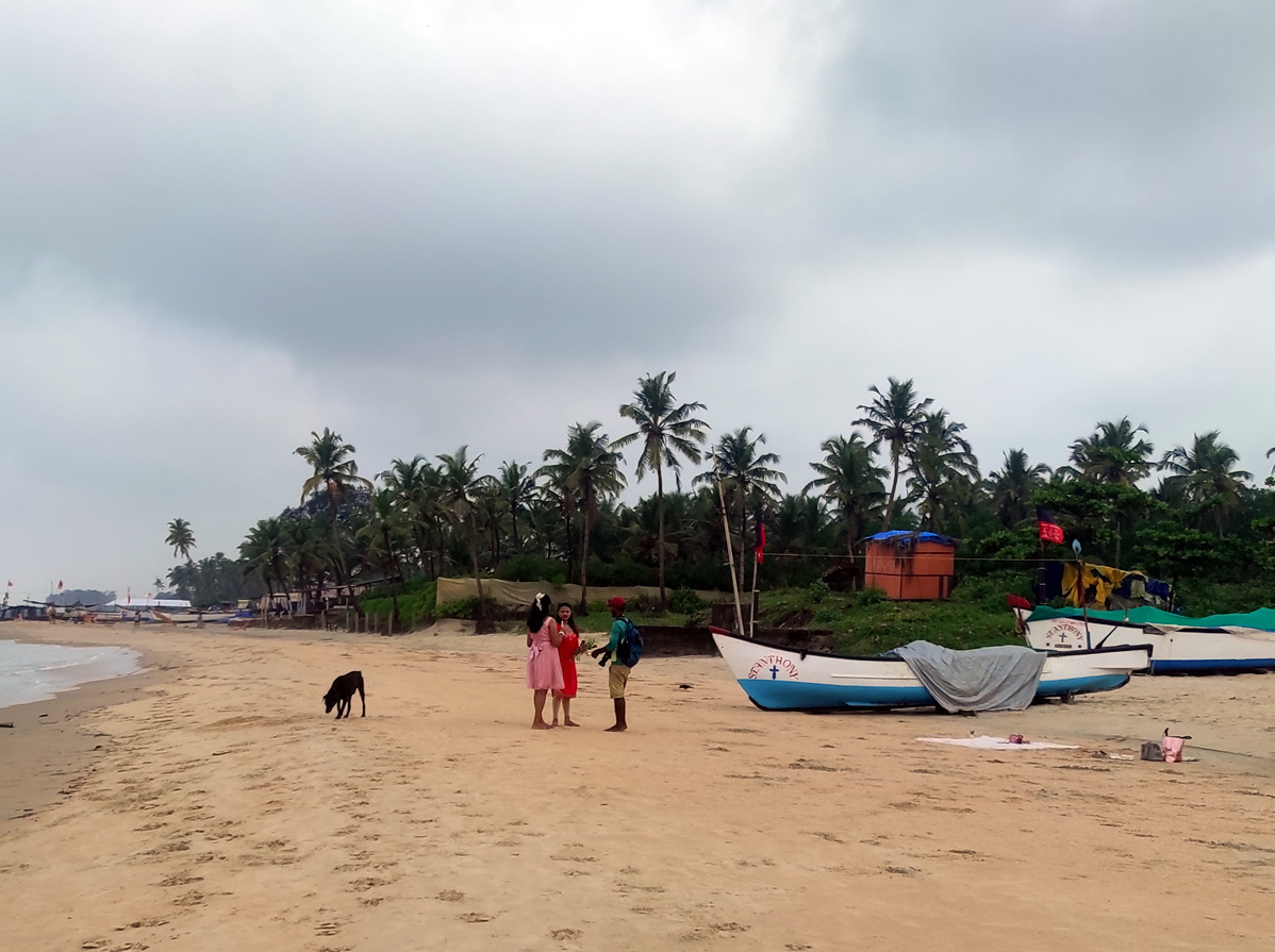 Пестрый пляж Колва