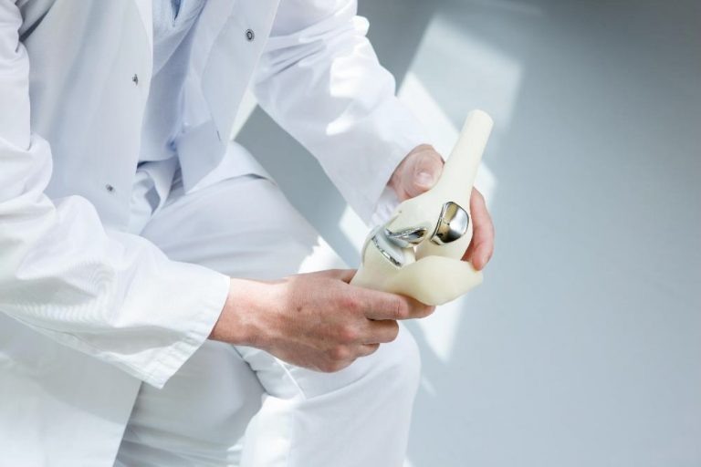    В Оренбуржье стали в три раза доступнее операции по замене коленного сустава Оренбуржье