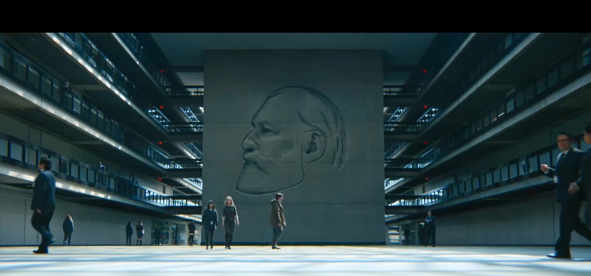 В первую секунду я увидела тут Ленина, что тоже подтверждает сказанное.