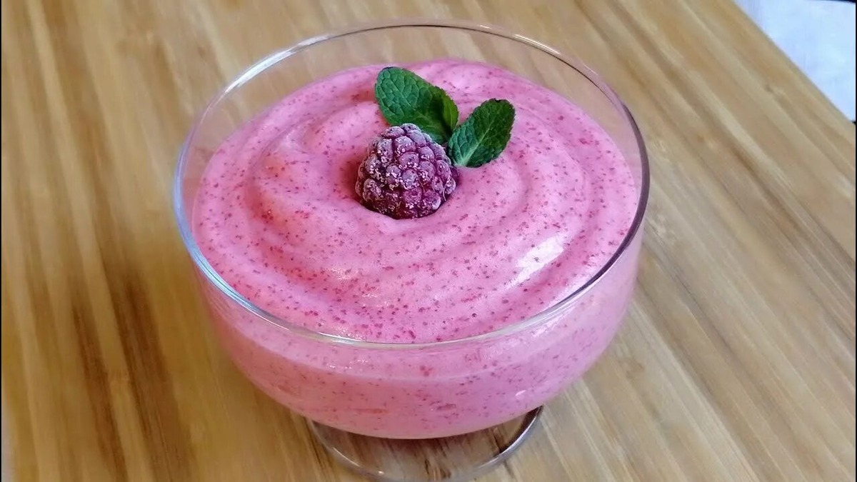 Ягодный кокосовой мусс