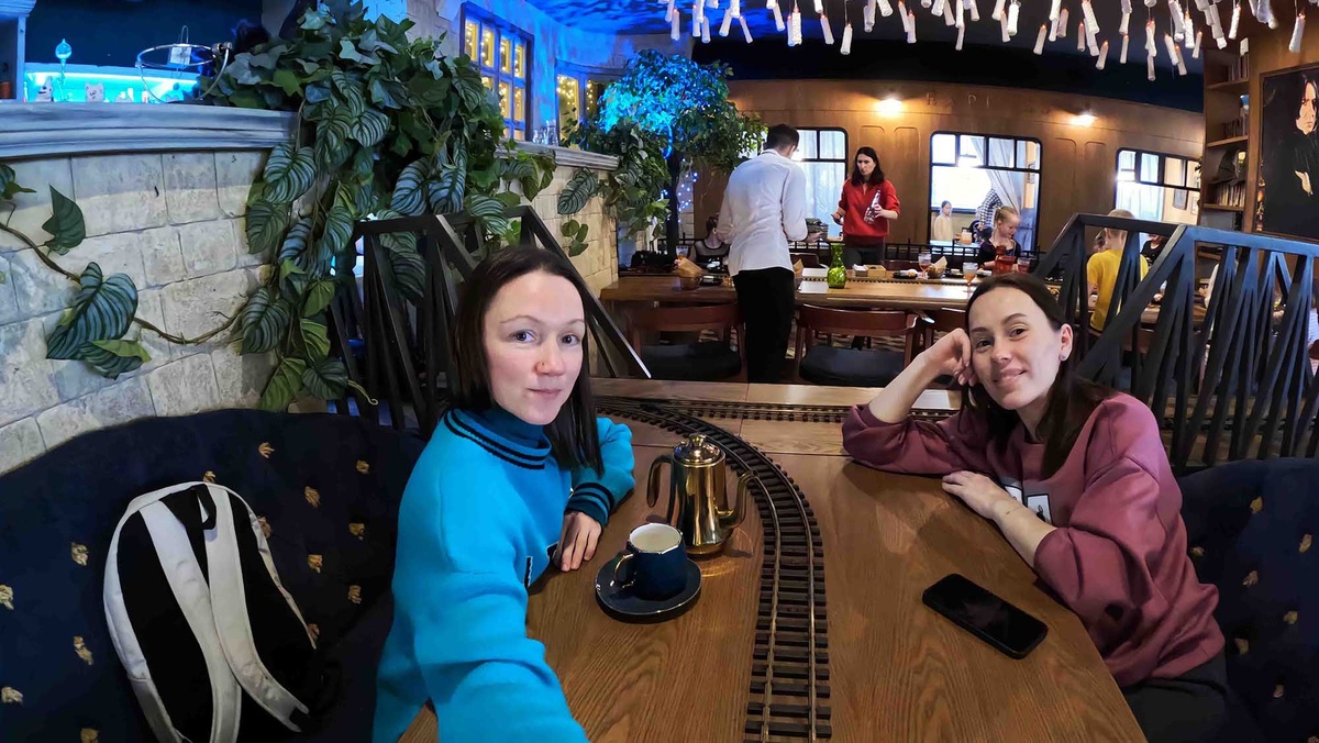 "Platforma" считается одним из лучших семейных ресторанов Екатеринбурга. Я отправилась туда с подругой