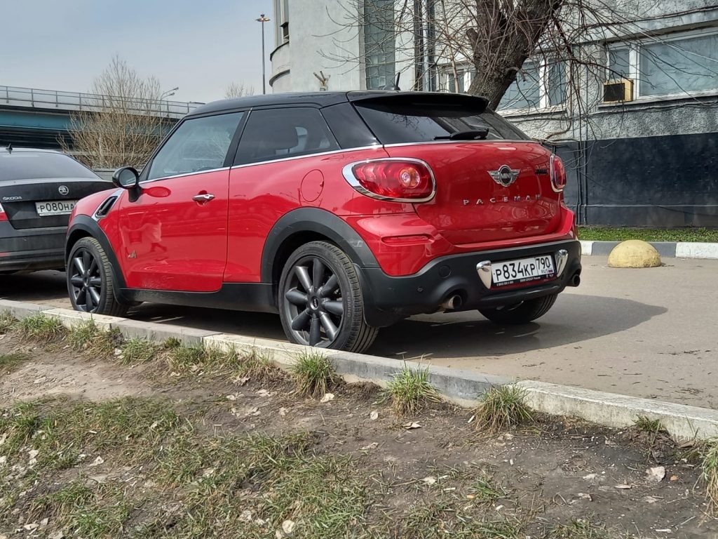 Импорт подержанных автомобилей делится на две категории: это праворульные автомобили из Японии — и леворульные машины.