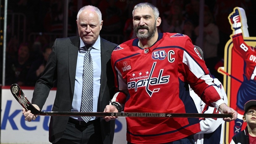     Президент «Вашингтона» по хоккейным операциям Брайан Маклеллан и нападающий Александр Овечкин AP Nick Wass