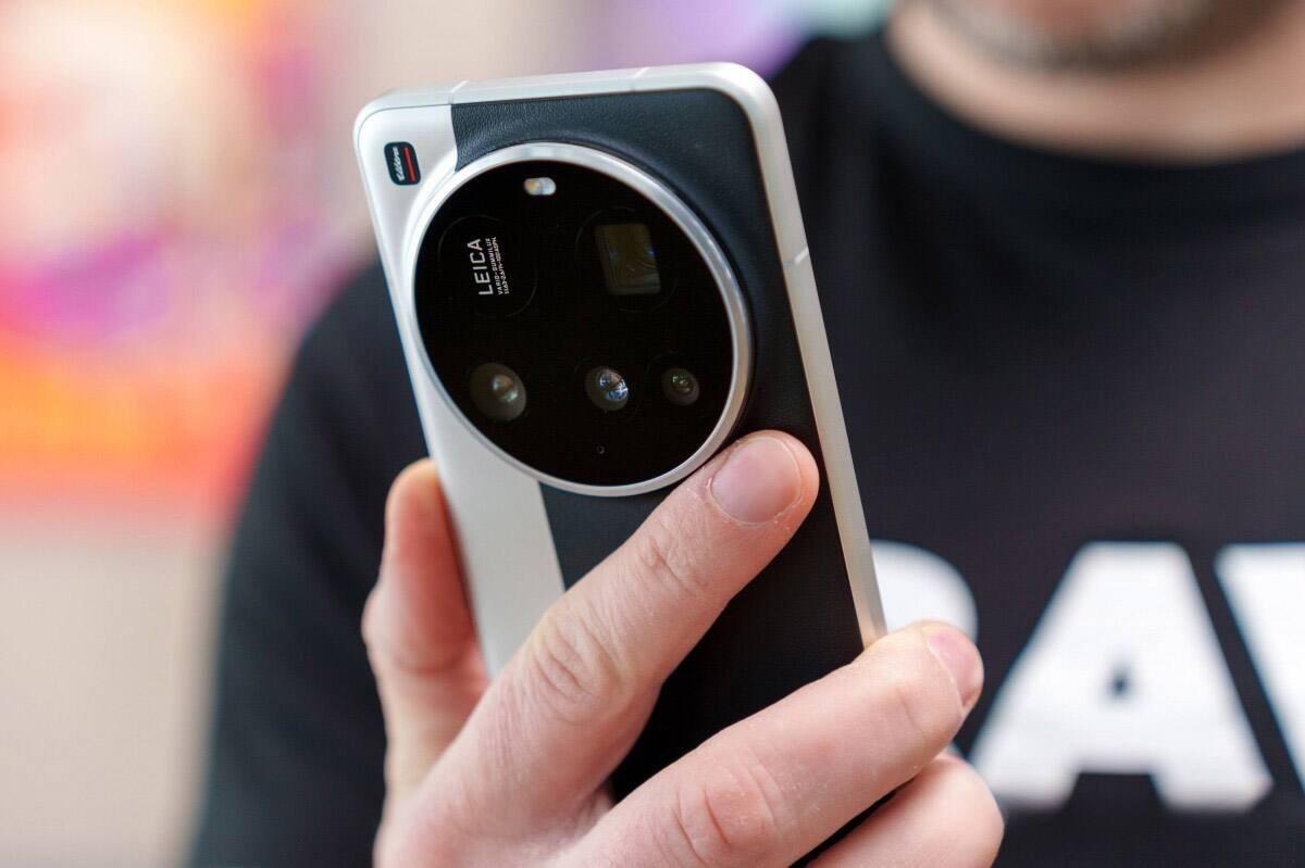    Xiaomi 15 ultra — большой смартфон с большим блоком камер / Фото: gsmarena.com