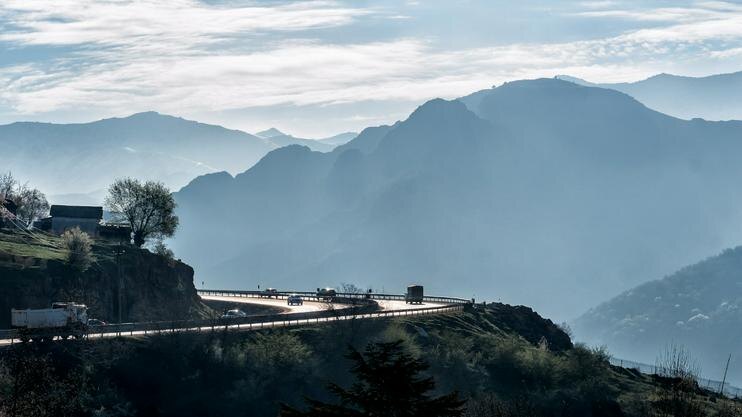 Подъем на перевал Камчик. Фото Андрея Кудряшова/«Фергана»