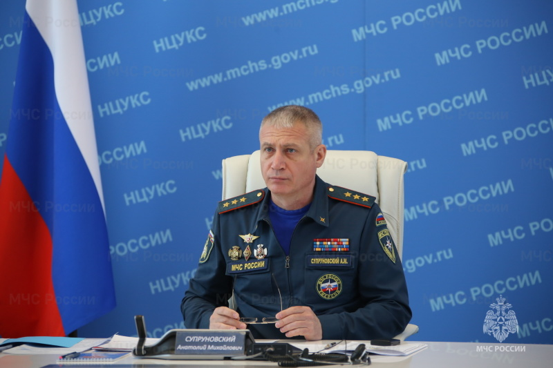 Заместитель Министра Российской Федерации по делам гражданской обороны, чрезвычайным ситуациям и ликвидации последствий стихийных бедствий - главный государственный инспектор Российской Федерации по пожарному надзору генерал-полковник внутренней службы Супруновский Анатолий Михайлович