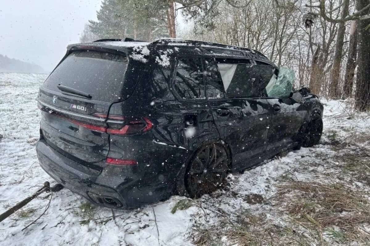    BMW X7 вылетел в кювет и опрокинулся на брянском участке трассы А-240